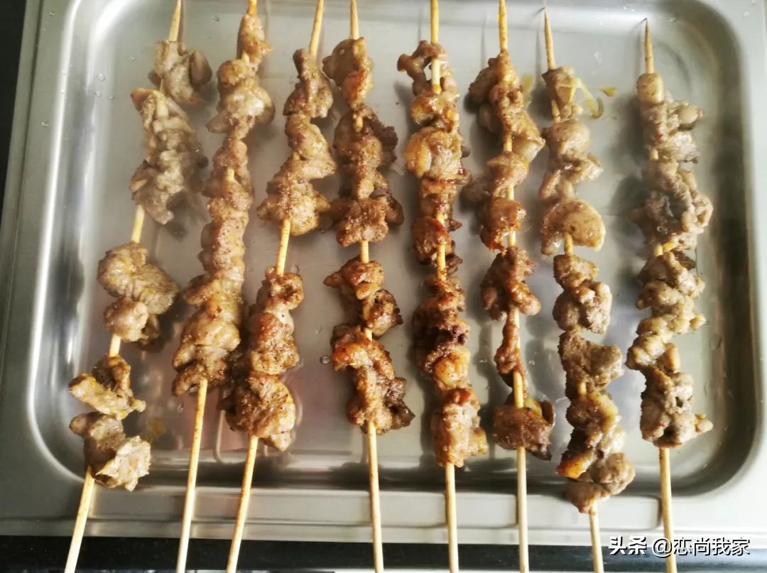 快过年了给家人做什么手工,在家烤羊肉串怎么做没有膻味儿
