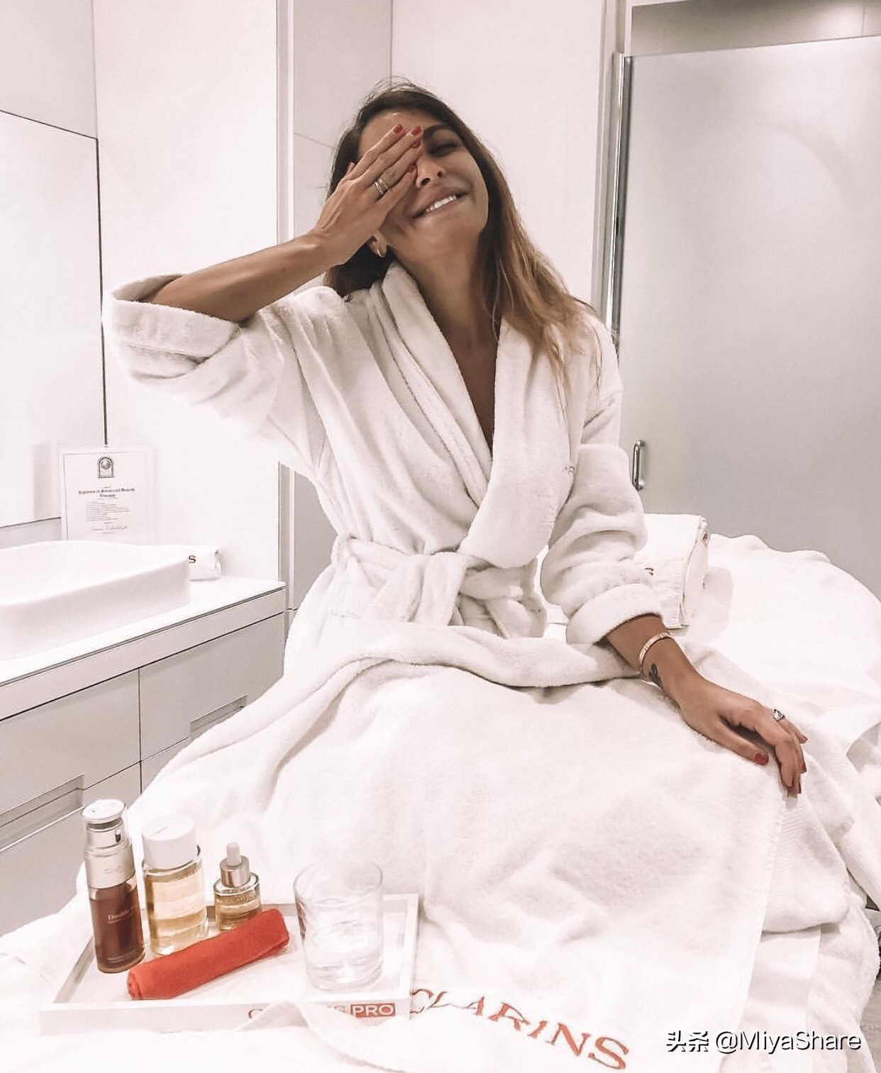 颈部有颈纹怎样祛颈纹,如何去除颈纹的最有效方法