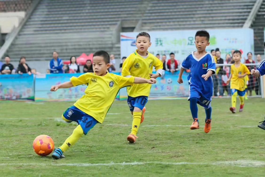 踢足球的好处有哪些100字以内,踢足球对身体有什么好处