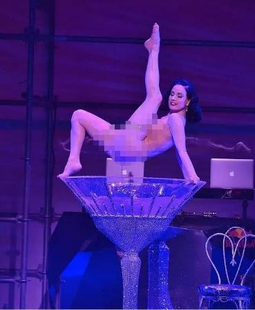 她19岁成为脱衣舞娘身家2亿,拒绝查尔斯邀约,女人都会被她迷住