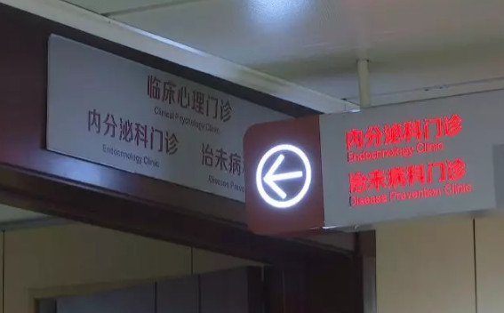 羞死了！25岁小伙胸部越来越大，按一下乳汁飚出半米远