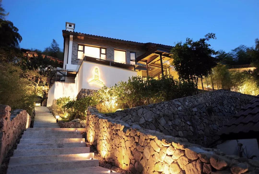 杭州西湖附近可住6人的家庭民宿,去西湖玩住民宿还是住酒店