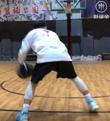 顺步拜佛接胯下运球,顺步启动