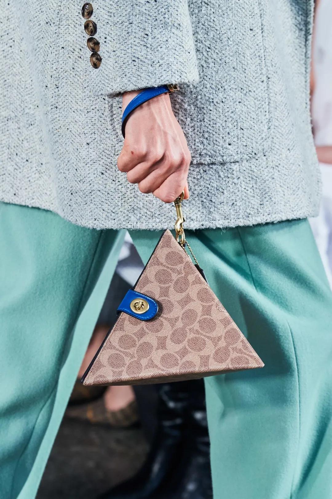 coach最受欢迎的包包,coach最新款包包2023