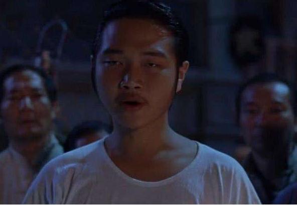 38岁股沟男一露成名，身价上亿被星爷称天才，今发福变呆萌大叔