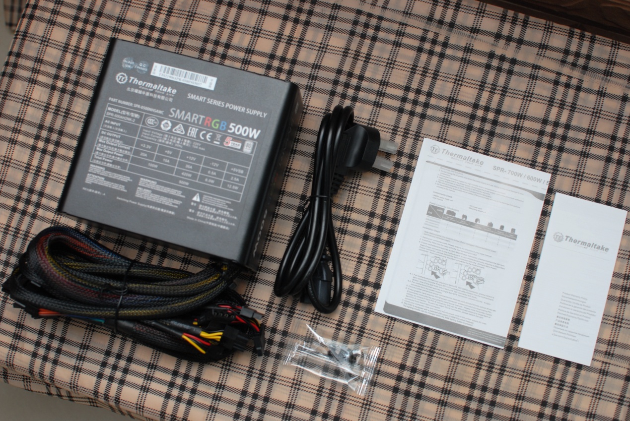 thermaltake机箱挑战者h6,真材实料看得到的产品