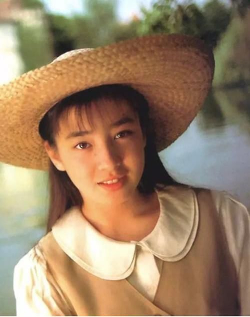 她是著名女星,14岁被亲*逼妈***身卖**,17岁被骗拍裸照,现在怎样了?