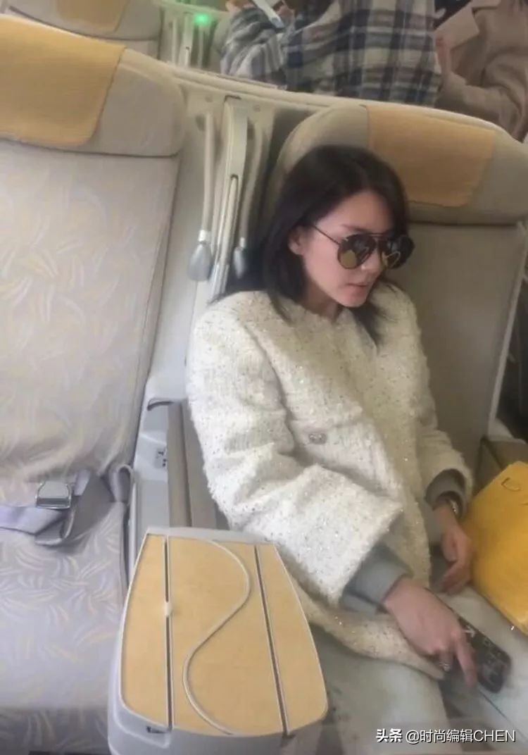 张雨绮戴墨镜穿风衣,张雨绮素颜照睡袍出镜十分美丽