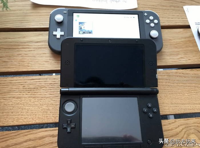 掌机任天堂switchlite,任天堂switch对比lite