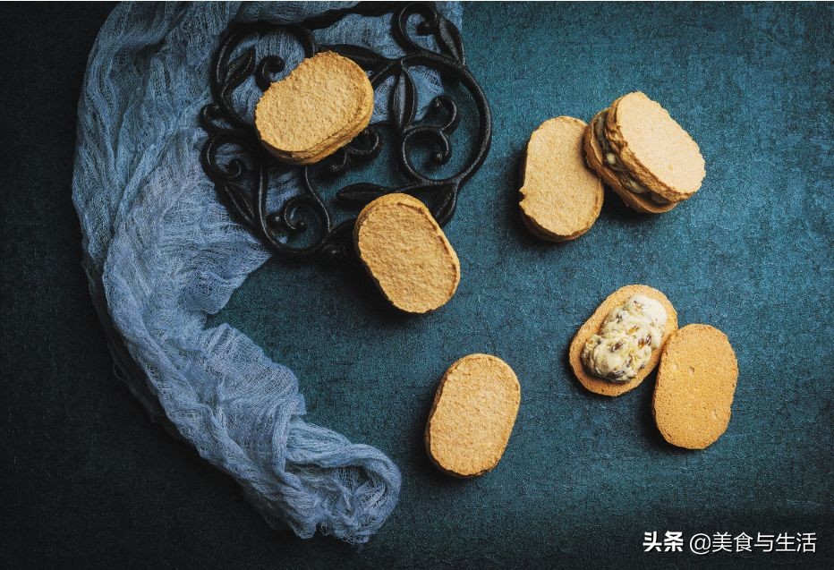 竟然比马卡龙还好吃?日本爆款小点心朗姆葡萄夹心饼干,超全配方