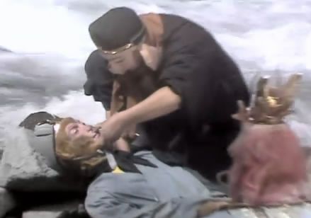 叨咕叨咕掐人中和心肺复苏