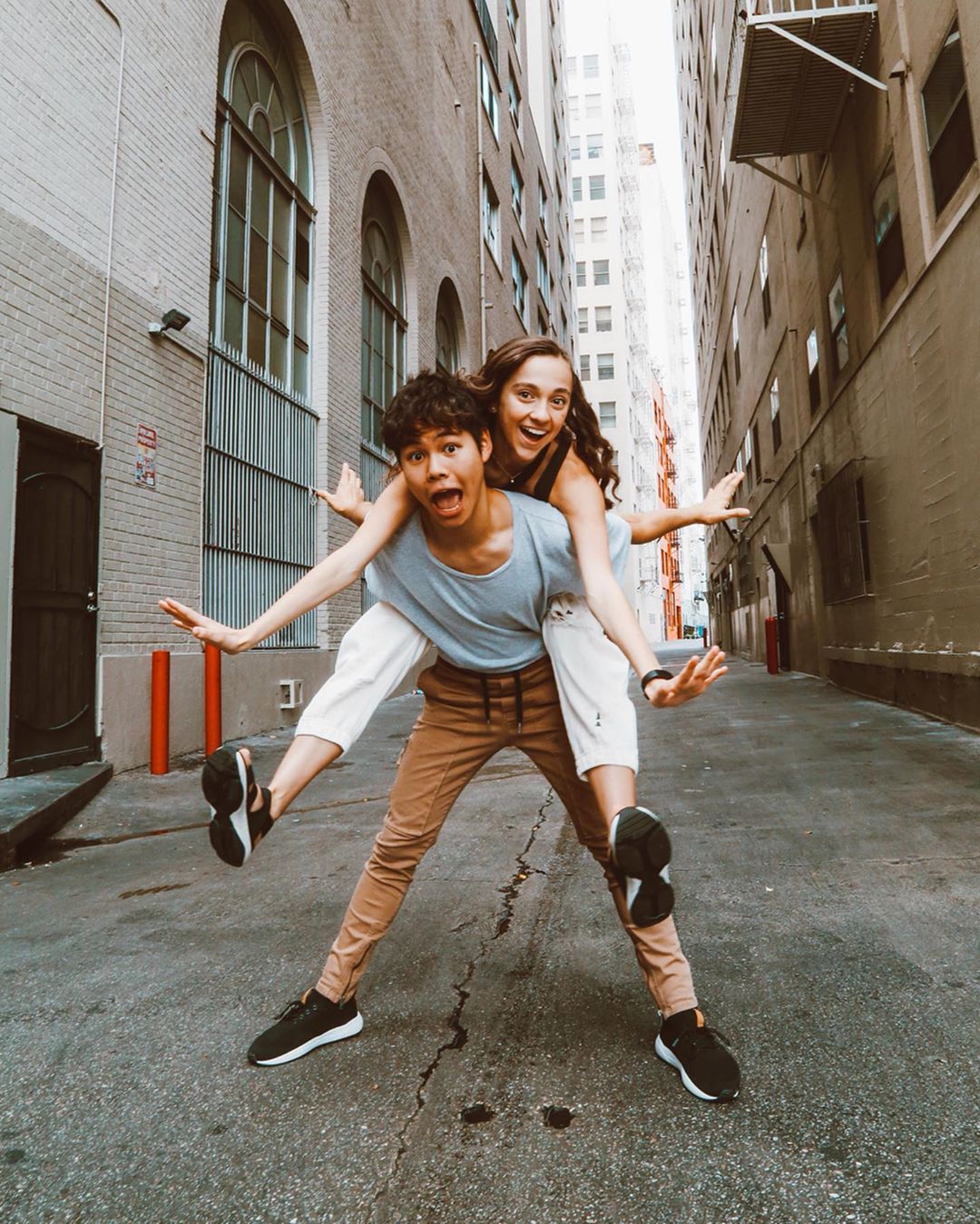 百科之美国红房子舞蹈室当红炸子鸡00后华裔天才编舞师SeanLew