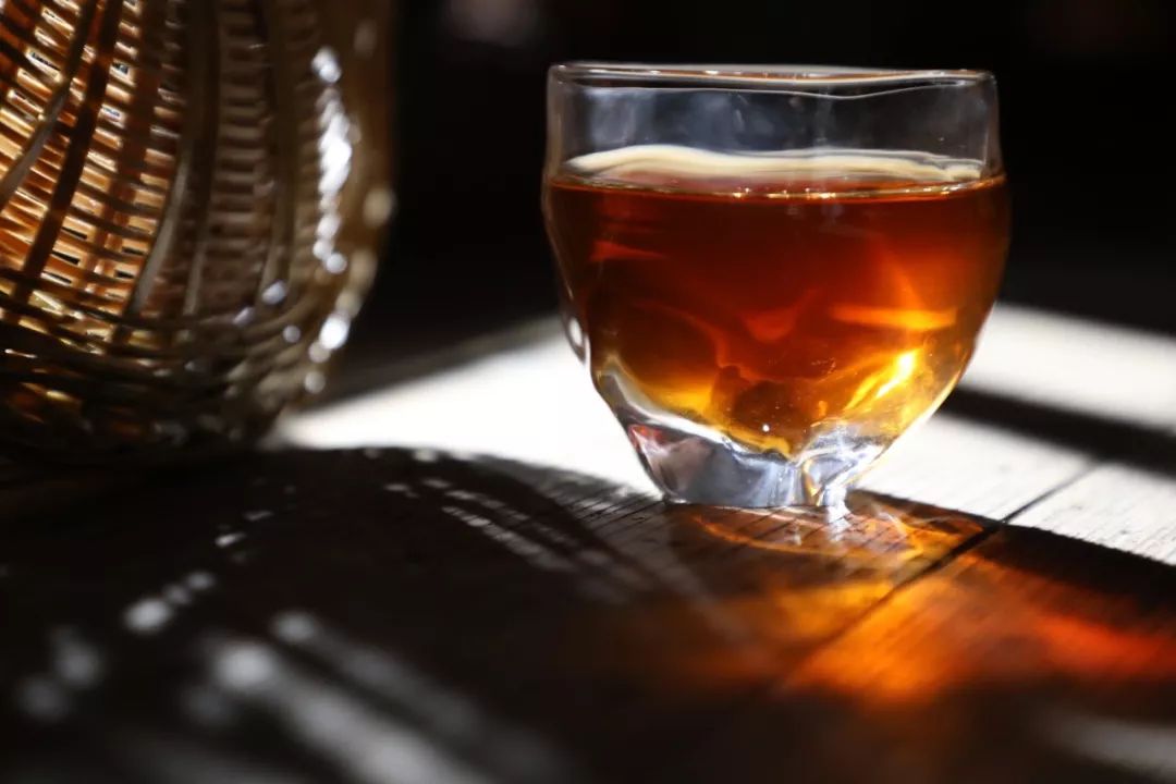 与尔同销万古愁上一句是什么,与尔同销万古愁李白哪来的愁