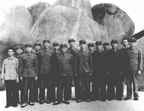 *世友许**指定要他当秘书，3年内为他2次破例，离开时：遇事来找我