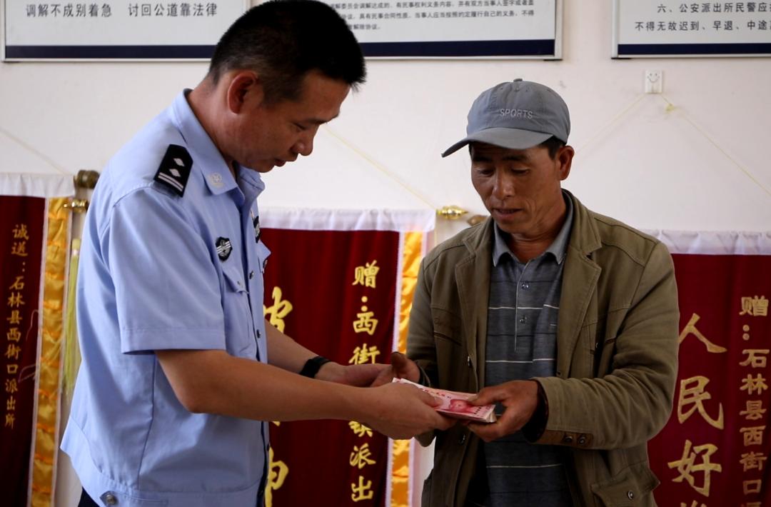 借推销防盗窗之名行盗窃之举企图瞒天过海仍逃不脱法网——石林警方破获系列盗窃案