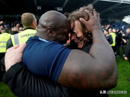 体重200斤的足坛超级锋霸!瓜帅坦言防他得3防1,39岁还在踢