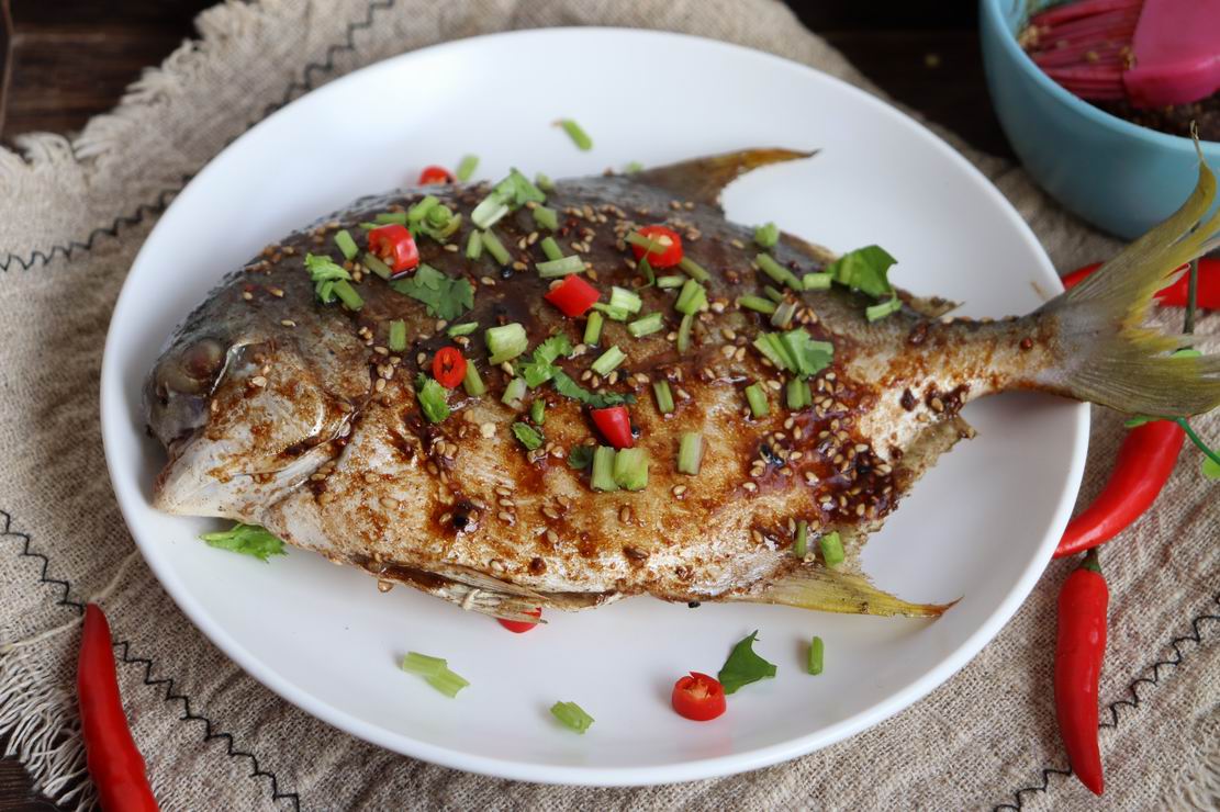 铁板金鲳鱼的正确吃法,孜然烤金鲳鱼好吃吗