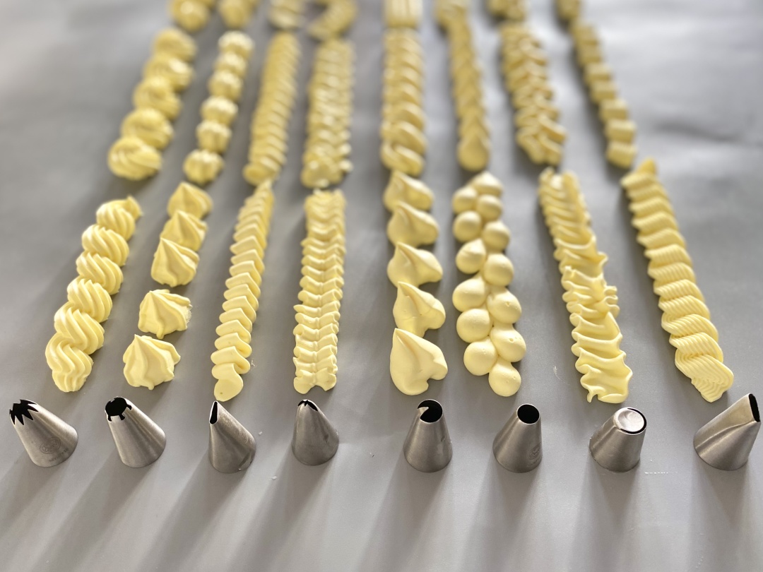 教人如何裱花视频讲解教程,蛋糕裱花必须知道的几种表现手法