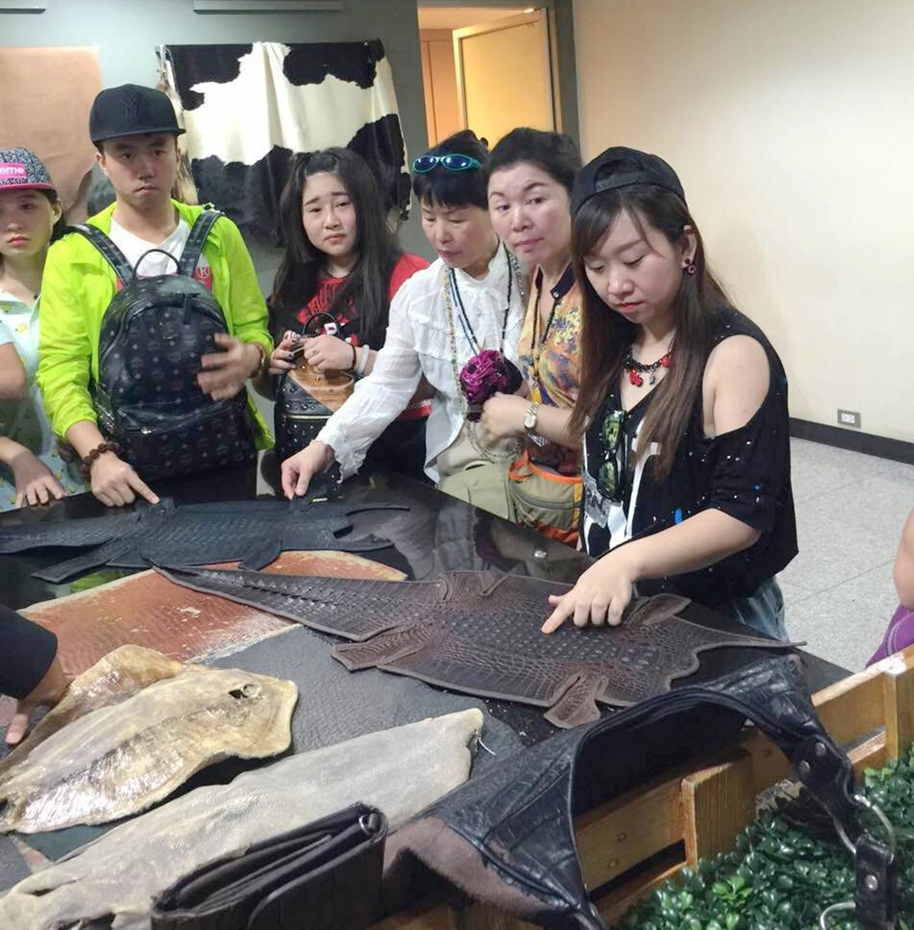 与意大利商人讨价旅游购物欧洲与亚洲国家不同的经营价值观