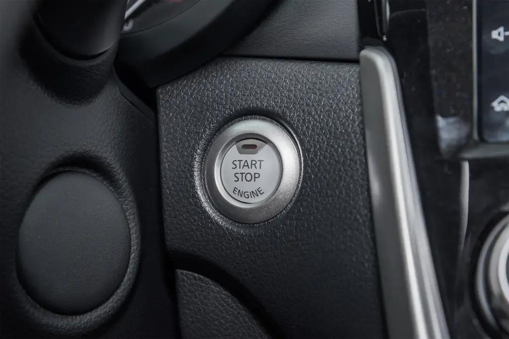 大众高尔夫对比骐达,高尔夫飞度纠结买哪个