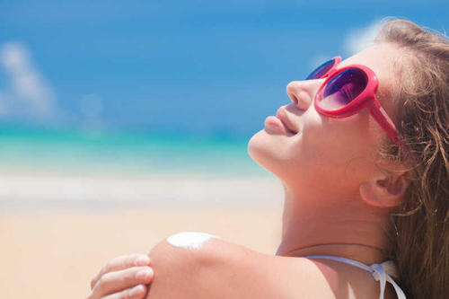 小孩被晒黑了怎么才能快速变白,男人皮肤晒黑了怎么快速变白