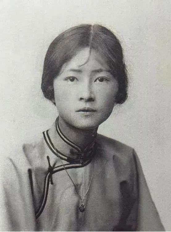 你是人间四月天林徽因简介,人间四月天林徽因梁思成爱情故事