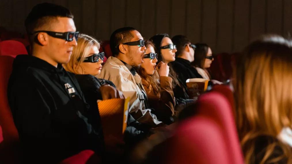 为啥去电影院看电影呢,为什么要去电影院看电视剧