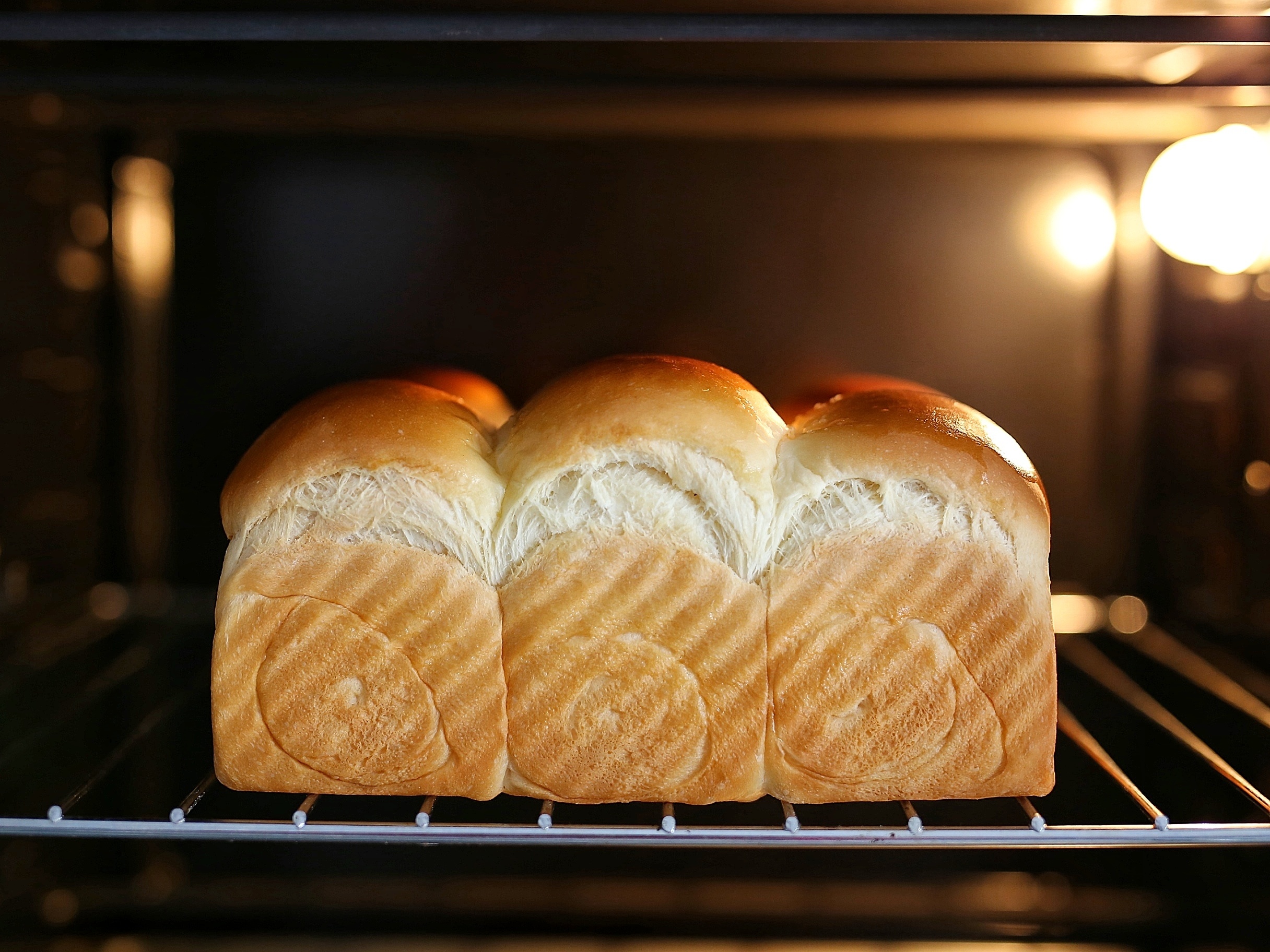 自制吐司家常做法,自己做吐司要想柔软好吃又拉丝