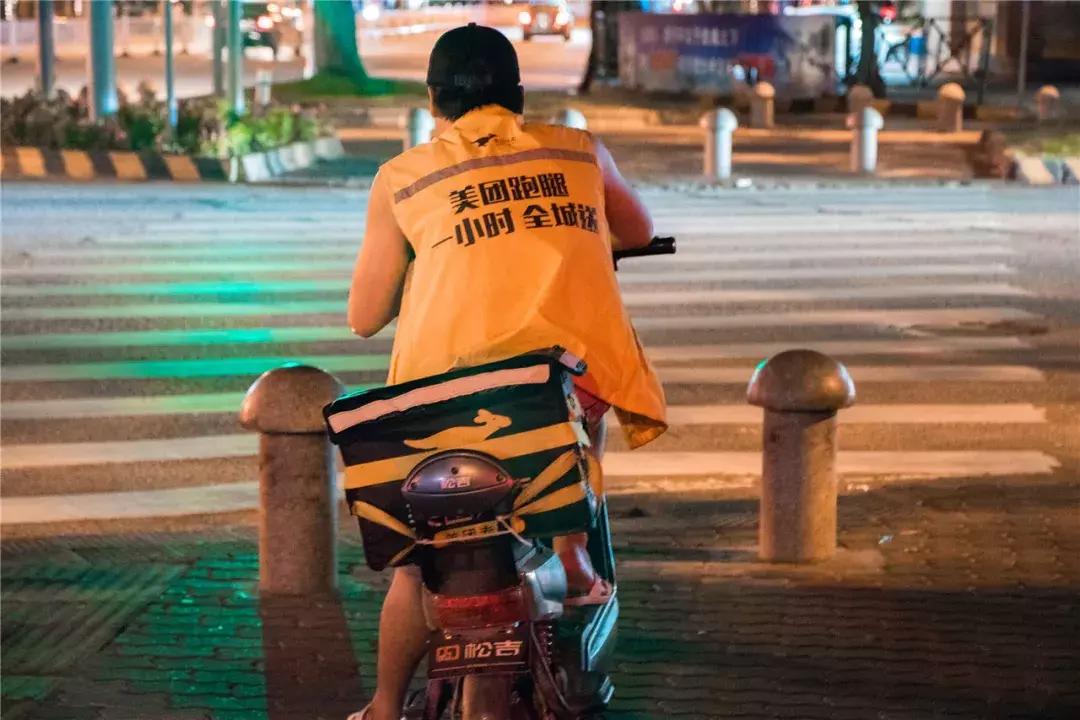 5千工资还贷4千 (夫妻收入1万还贷6000压力大不大)