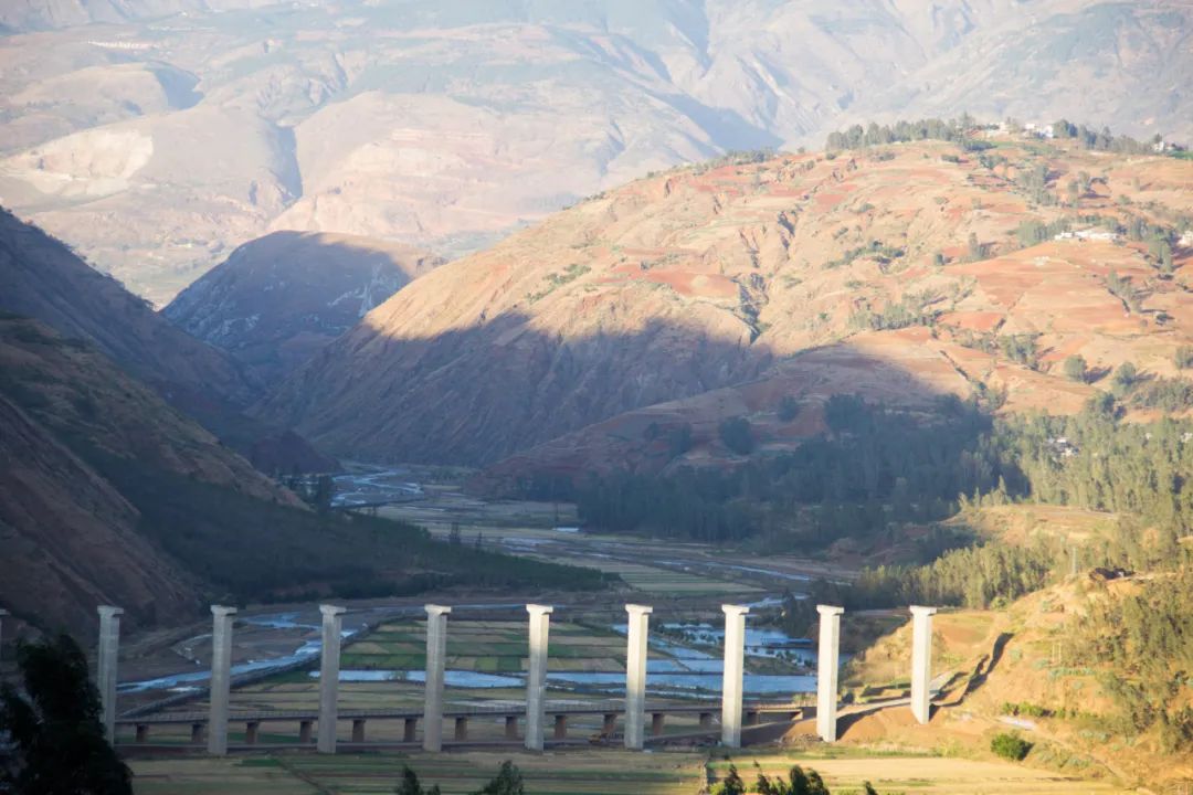 东川红土地在哪里观赏最好,昆明东川红土地攻略