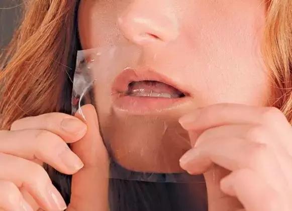 唇纹深显老吗,唇纹深好不好