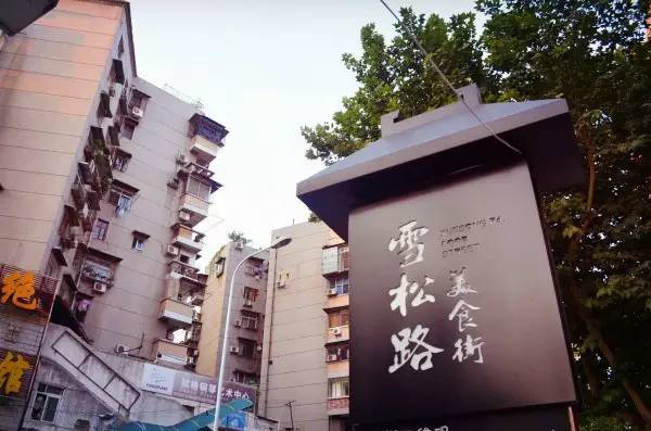 武汉最新最火的小吃一条街,武汉有一条街火了