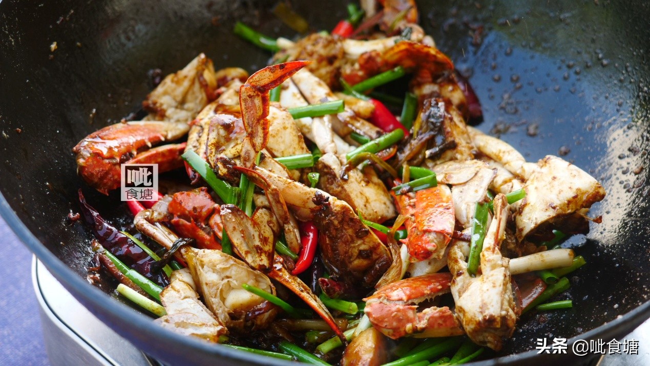 螃蟹跟什么炒好吃呢,螃蟹和什么搭配炒好吃窍门