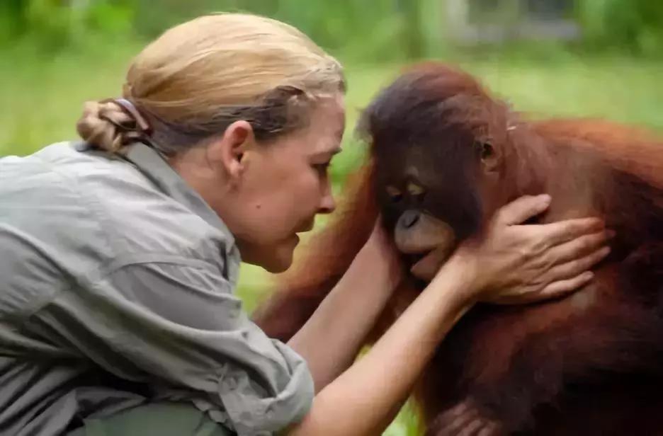 她被非人囚禁6年做*奴性**，每天擦口红喷香水……人性有罪恶极限吗？