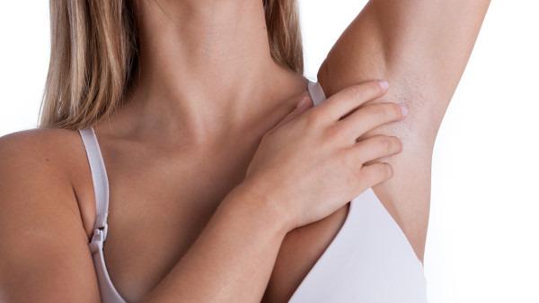 产妇腋下有多个小硬块怎么回事,产妇腋下有硬块怎么回事