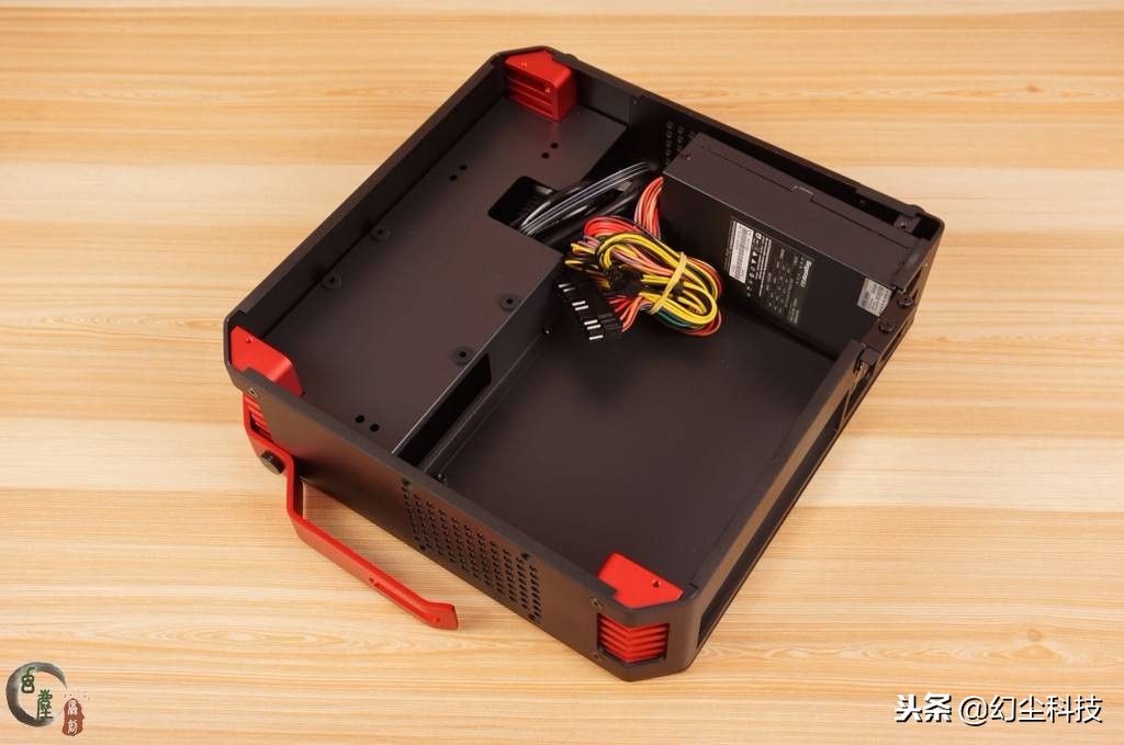 迷你小钢板桌面,电脑迷你小机箱推荐