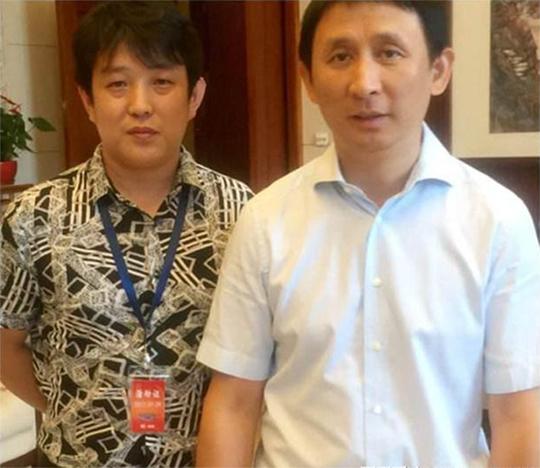 记者拍下照片，方知他是主席外孙，在亚运村当服务员拒绝组织帮助