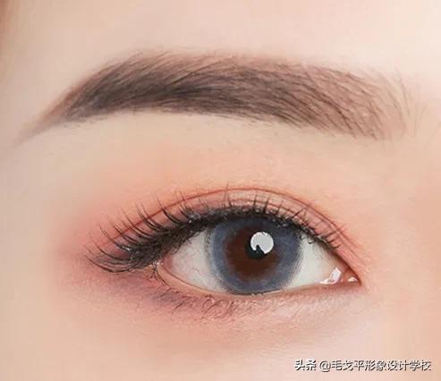 不同脸型如何化妆与服装搭配技巧,不同眼型脸型唇形的化妆要点