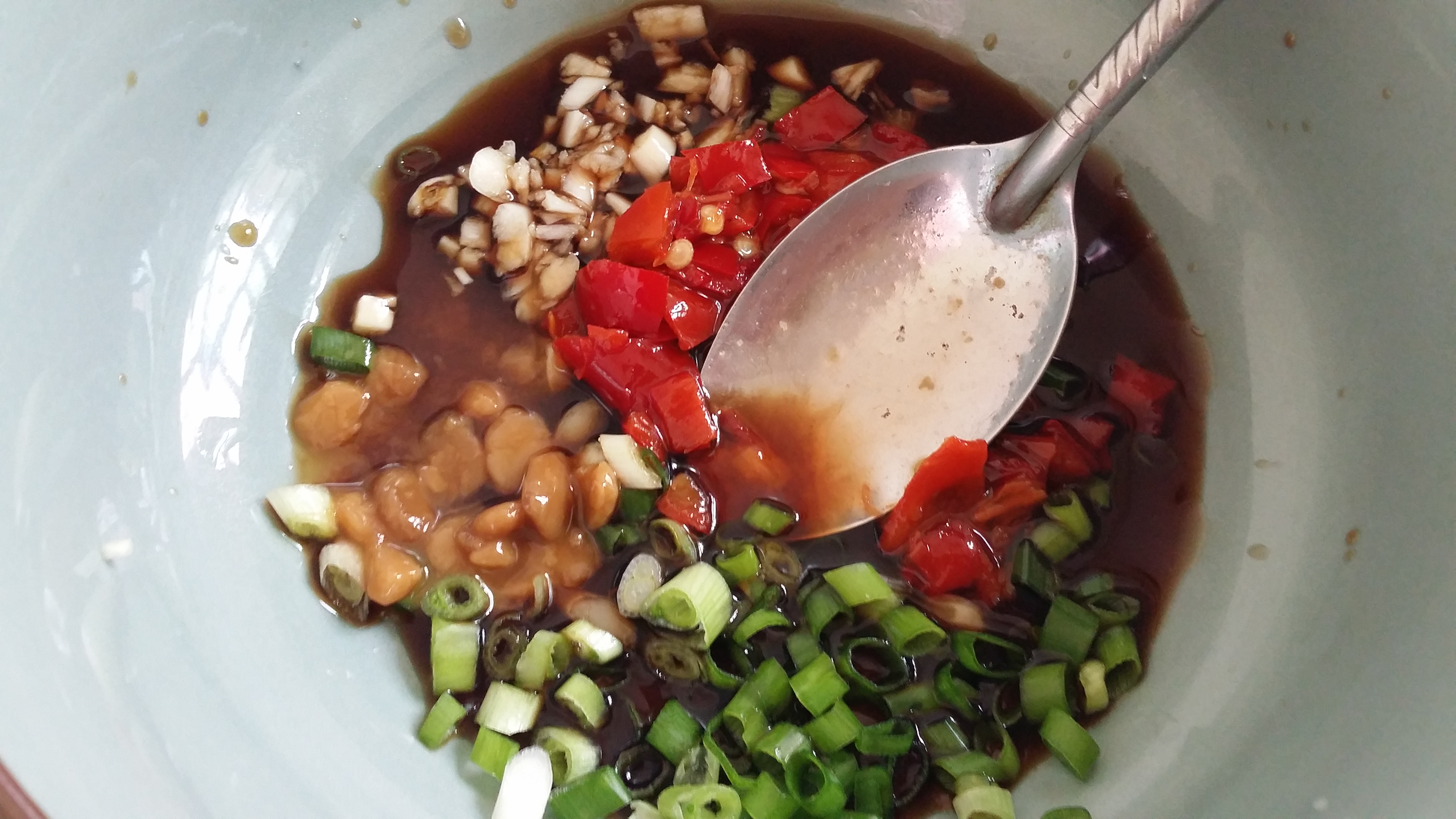 皮蛋有点呛凉拌做法,家常皮蛋怎么凉拌去味