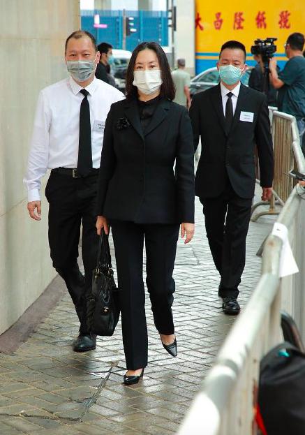 奚梦瑶手拿包,奚梦瑶秀包包