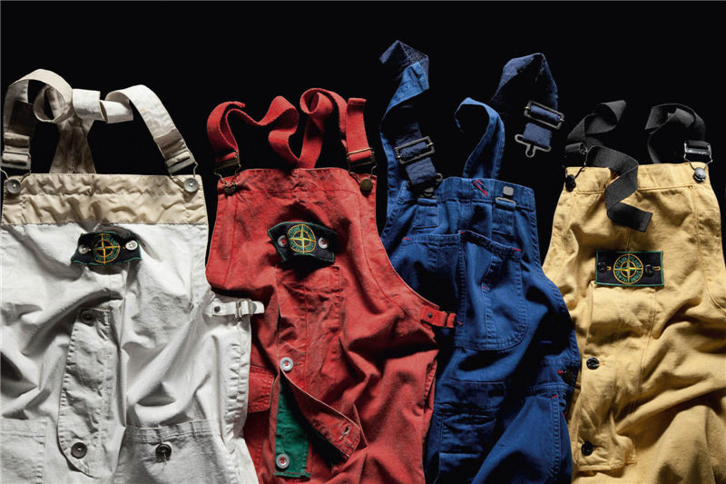 从军装到警服变成了衣服,从军装到正装的转变