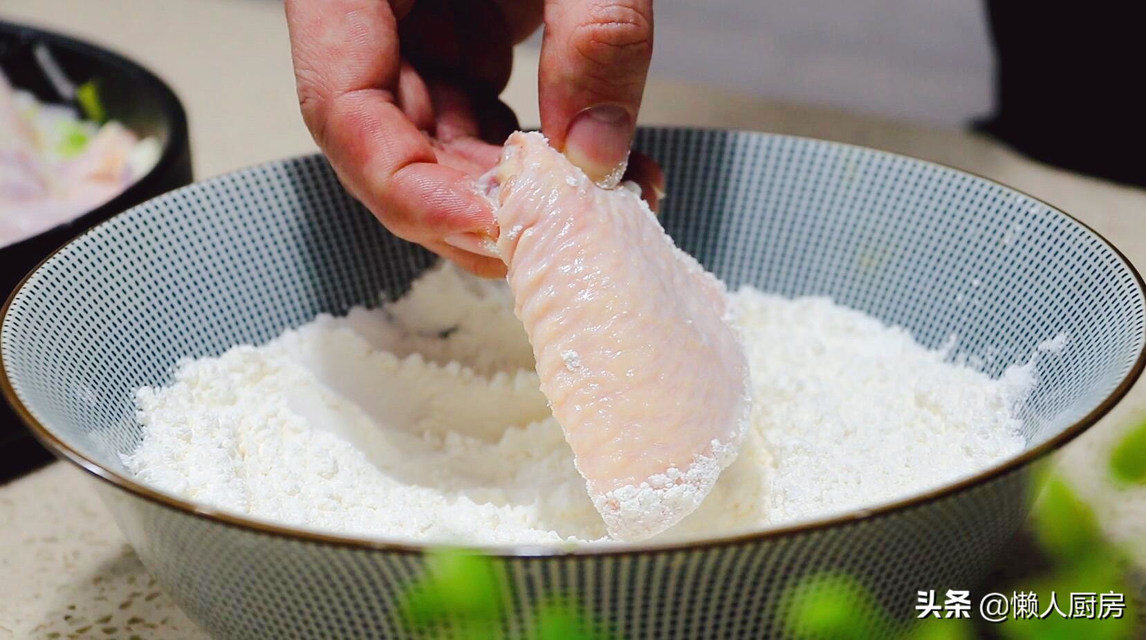 用炸鸡裹粉做脆皮炸鸡的方法,怎么做炸鸡让人吃了还想吃