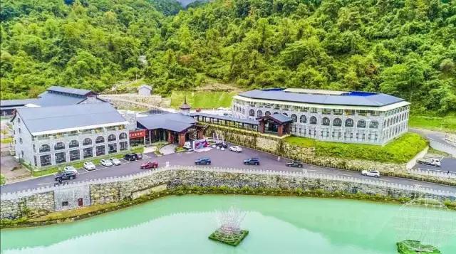 循着雪的方向，喇叭河颜值不输北欧，耍法多到让人尖叫