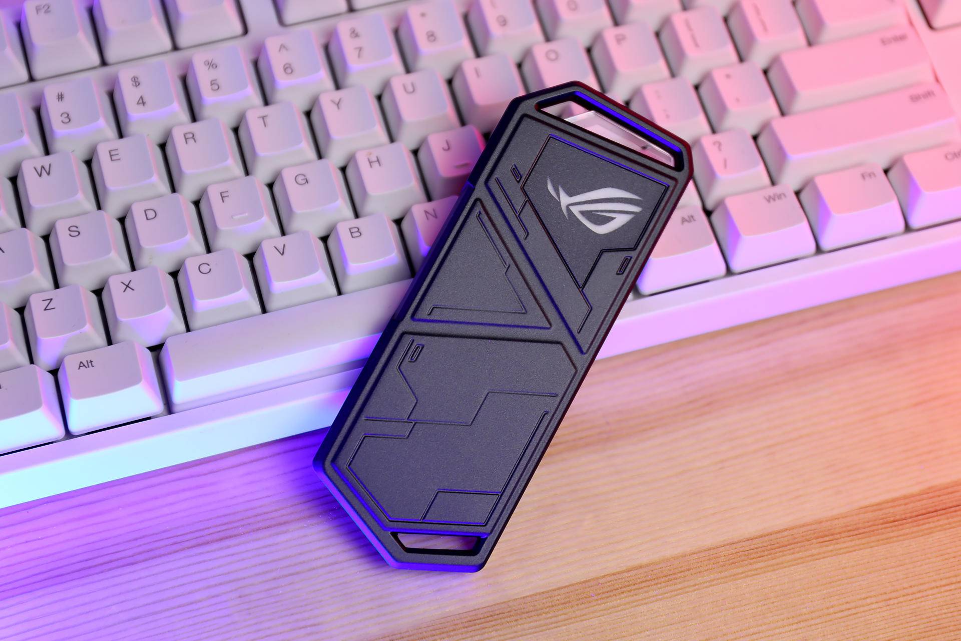 既要高速也要炫酷，ROGSTRIXARION固态硬盘盒评测