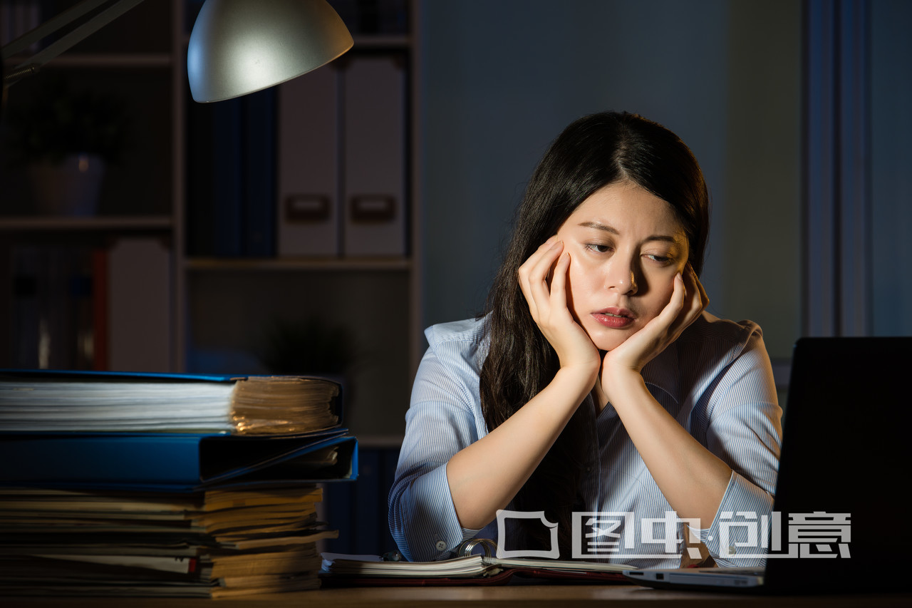 男人有眼袋怎么消除眼袋啊,热敷眼袋消除眼袋最有效的方法