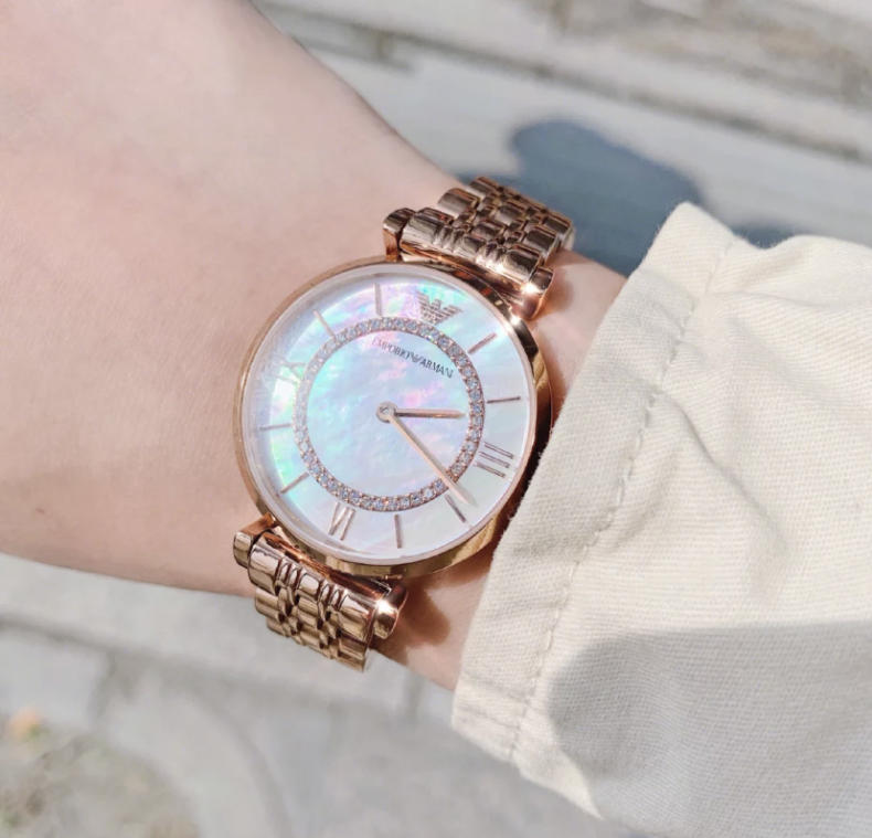 阿玛尼满天星手表送女生,阿玛尼满天星手表买回来不用调吗