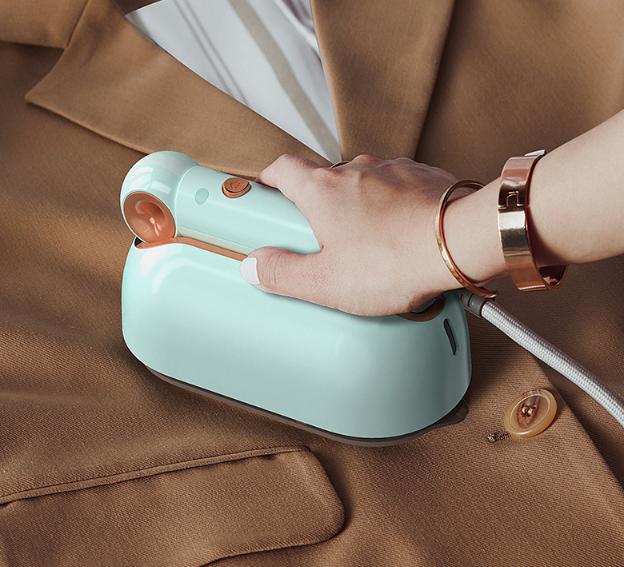 新衣服皱巴巴比农村来的还土气！法格挂烫机化身宠衣狂魔，真巴适