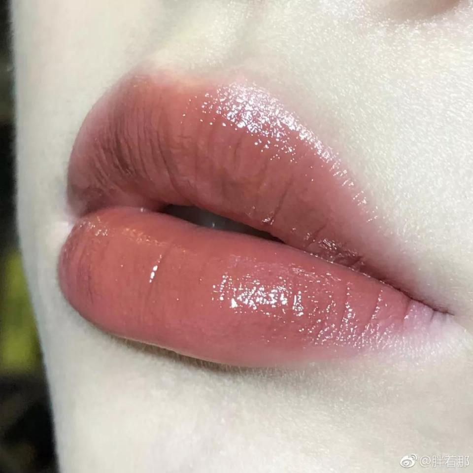 快买了这只口红来人间水蜜桃学院报道！