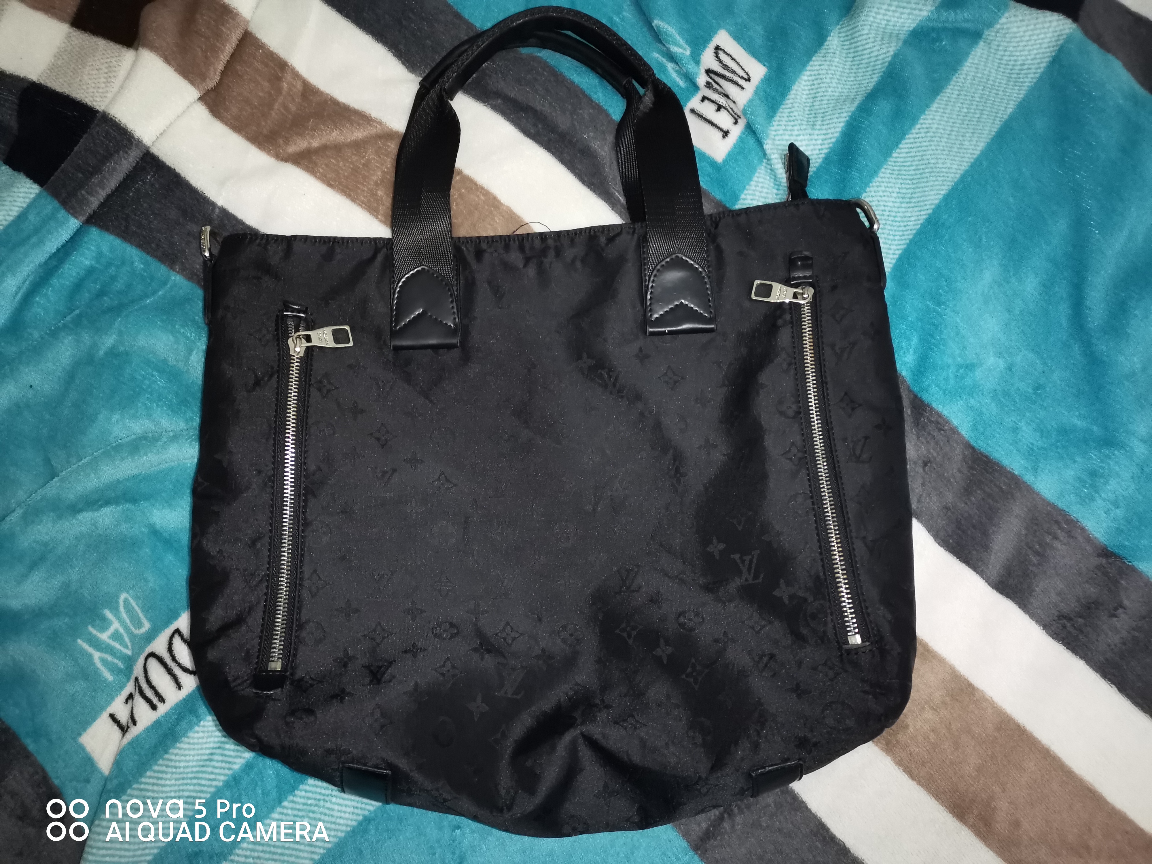 求大神帮忙鉴定一下是正品吗,求大神帮忙鉴定一下真假