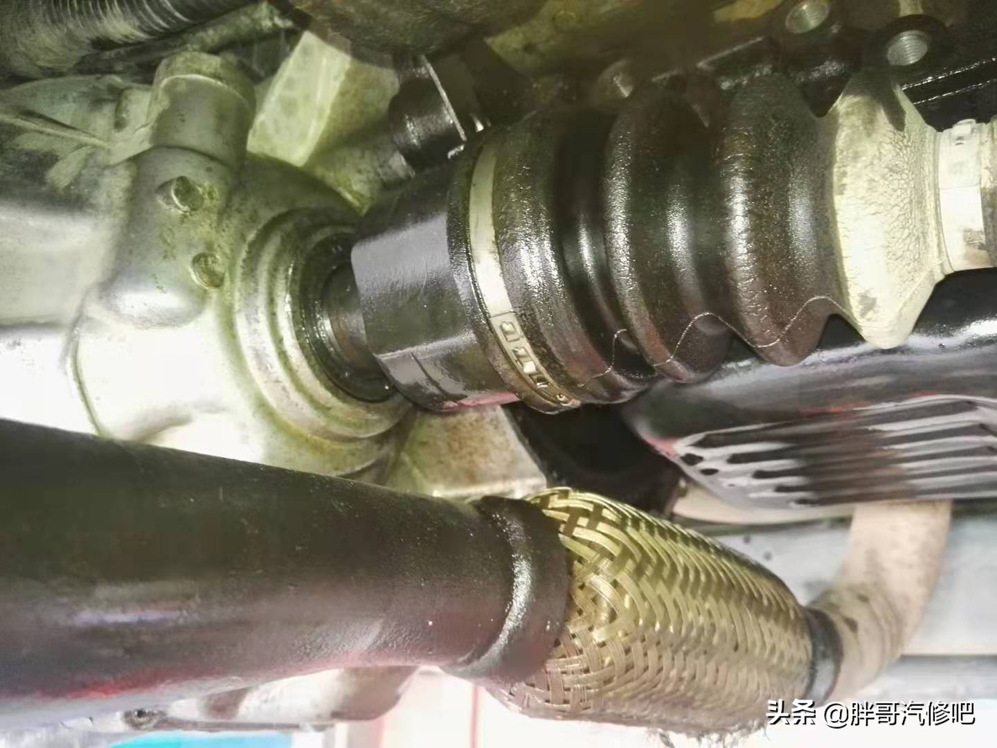 变速箱壳体损坏是维修还是换新,汽车变速箱壳破裂怎么维修